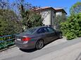 Kostrena, Rijeka, Parkering 24185 - Leiligheter med en rullesteinstrand.