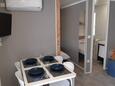 Biograd na Moru, Jídelna v ubytování typu apartment, s klimatizací, domácí mazlíčci povoleni a WiFi.