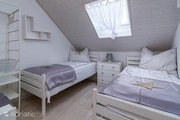 Family-friendly apartments with swimming pool Novi Vinodolski - 2419