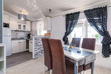 Family-friendly apartments with swimming pool Novi Vinodolski - 2419