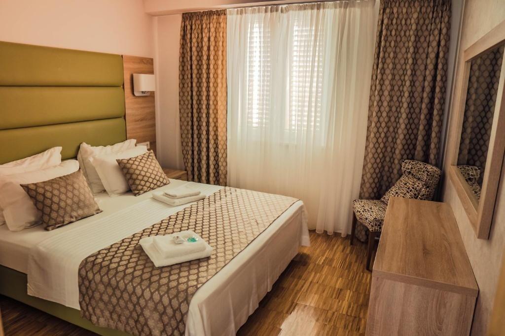 Apartmani s bazenom pogodni za obitelji s djecom Mandre, Pag - 24196