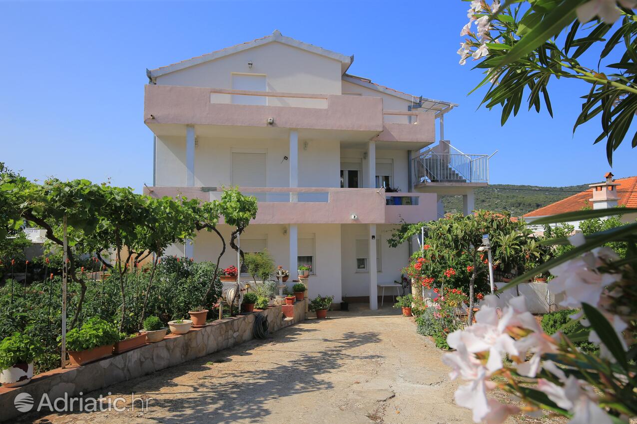 Appartamenti accanto al mare Vinisce, Traù - Trogir - 24197