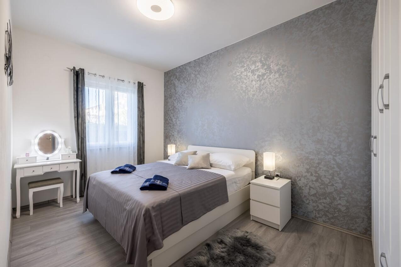 Appartamenti con parcheggio Kastel Kambelovac, Castelli - Kaštela - 24198