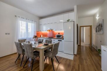 Apartmani s parkingom Kaštel Kambelovac, Kaštela - 24198