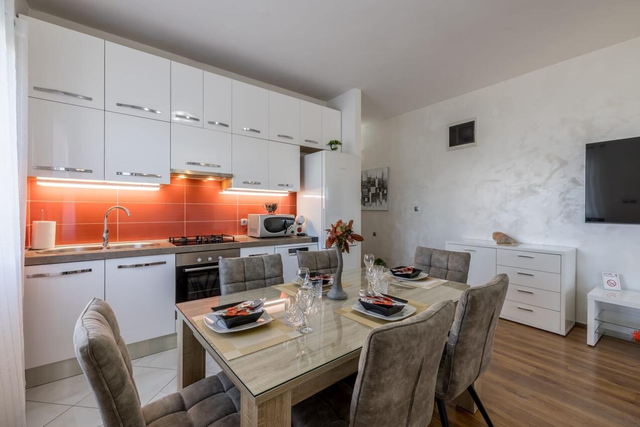 Appartamenti con parcheggio Kastel Kambelovac, Castelli - Kaštela - 24198