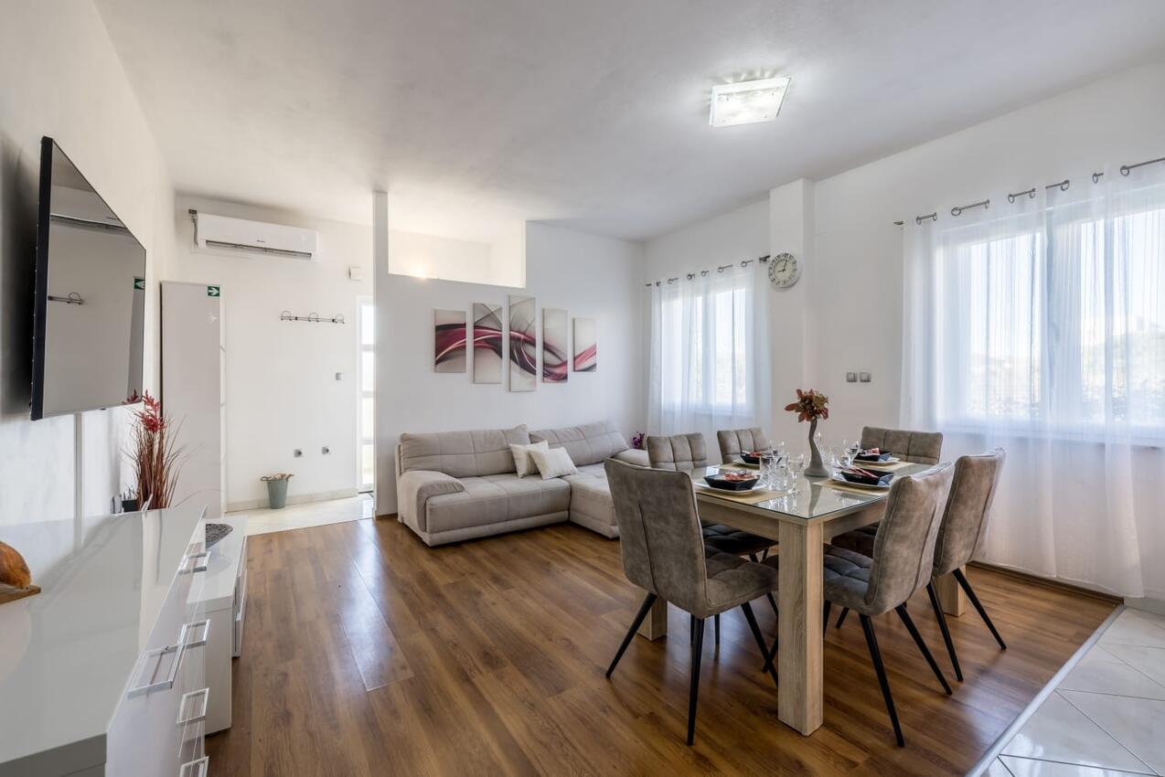 Appartamenti con parcheggio Kastel Kambelovac, Castelli - Kaštela - 24198