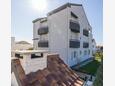 Kaštel Kambelovac, Kaštela, Overnatting 24198 - Leiligheter med en rullesteinstrand.
