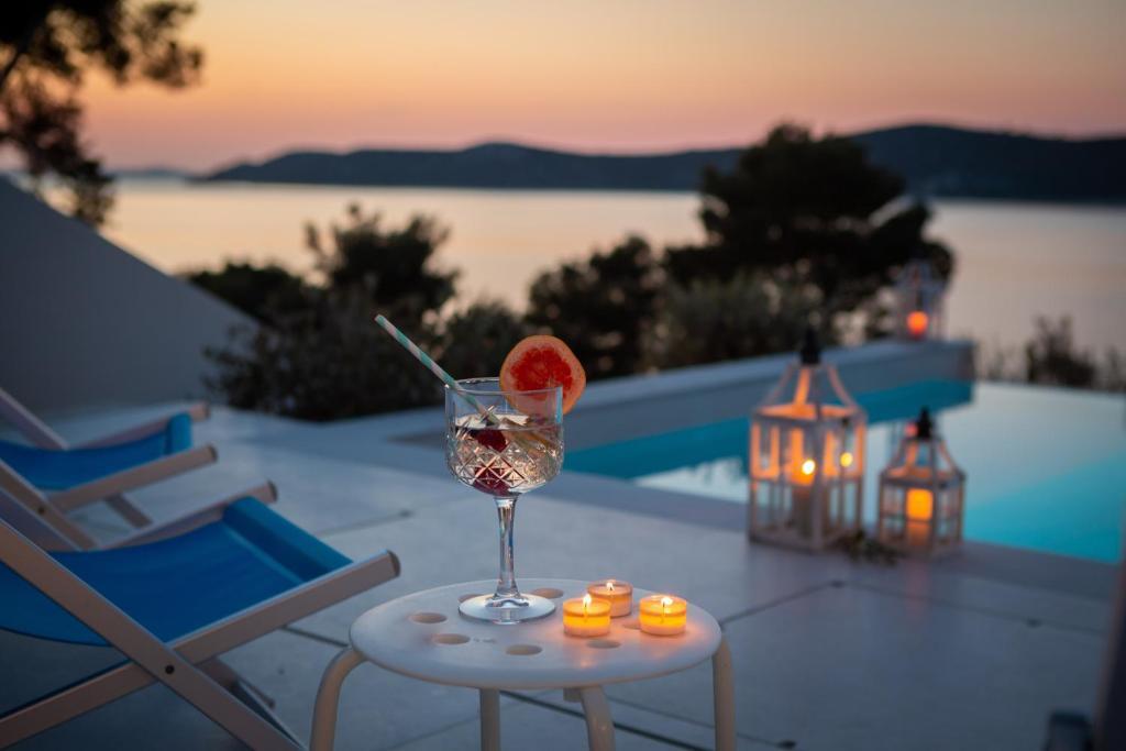 Casa accanto al mare con piscina per famiglia Sparadici, Sebenico - Šibenik - 24200