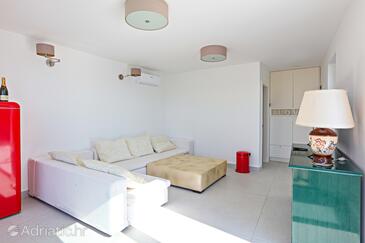 Seaside family friendly house with a swimming pool Šparadići, Šibenik - 24200