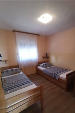 Appartamenti con parcheggio Jezera, Morter - Murter - 24202