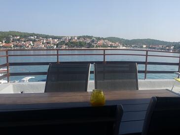 Apartmán s terasou Tisno, Severní Dalmácie