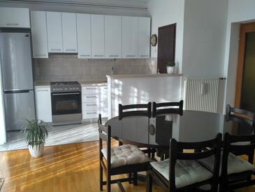 Apartments with parking space Novi Vinodolski - 2421