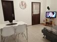 Jadranovo, Sala da pranzo nell'alloggi del tipo apartment, animali domestici ammessi e WiFi.