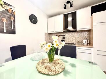 Apartments by the sea Tkon, Pašman - 24211