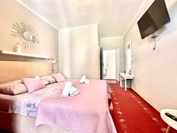 Apartments by the sea Tkon, Pašman - 24211