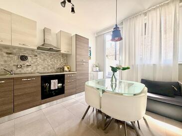 Apartments by the sea Tkon, Pašman - 24211