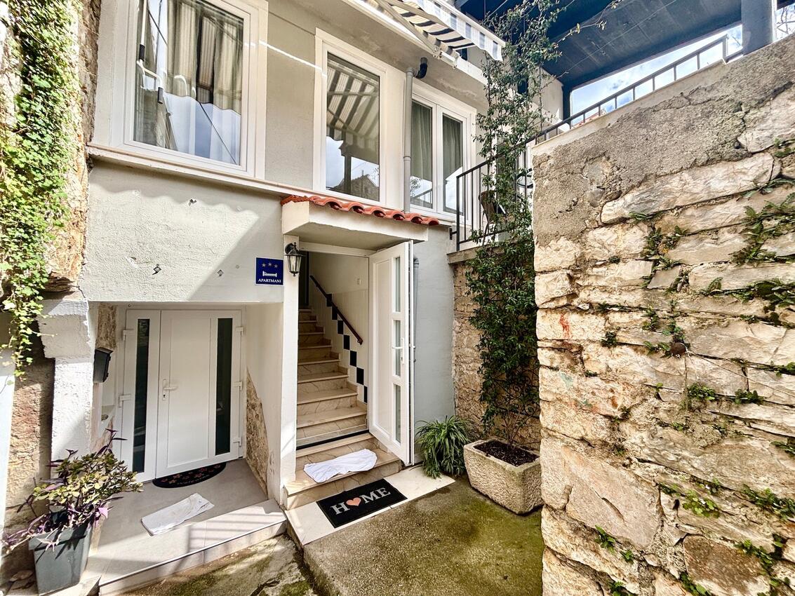 Ferienwohnungen am Meer Tkon, Pasman - 24211