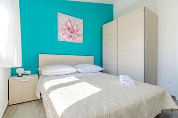 Apartmanok családok részére medencével Razanj, Rogoznica - 24214