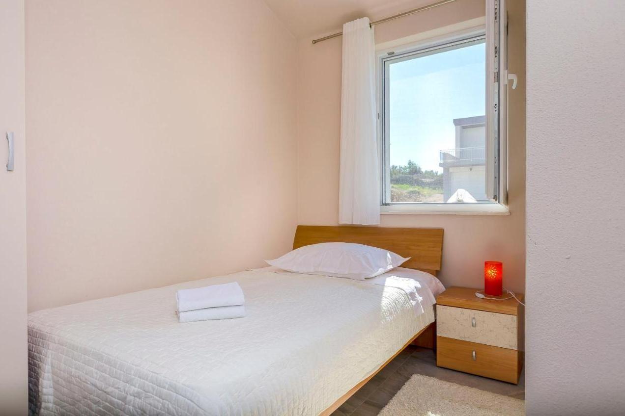 Appartamenti con piscina per famiglie Razanj, Rogosnizza - Rogoznica - 24214