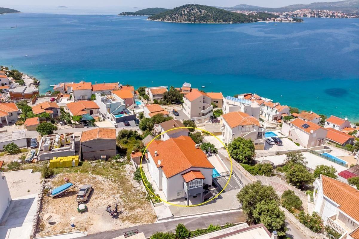 Ferienwohnungen mit Pool für Familien Razanj, Rogoznica - 24214