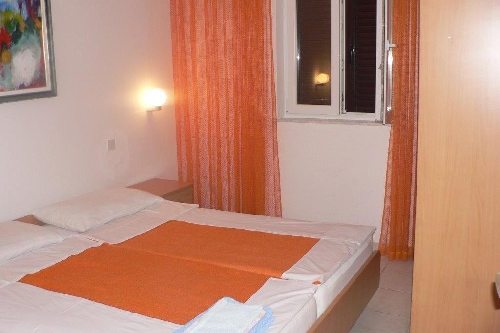 Appartamenti con parcheggio Barbat, Arbe - Rab - 24215