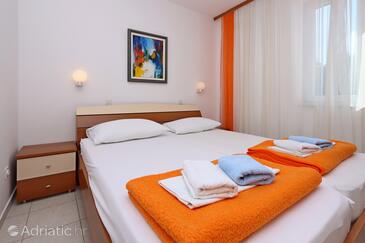 Appartamenti con parcheggio Barbat, Arbe - Rab - 24215