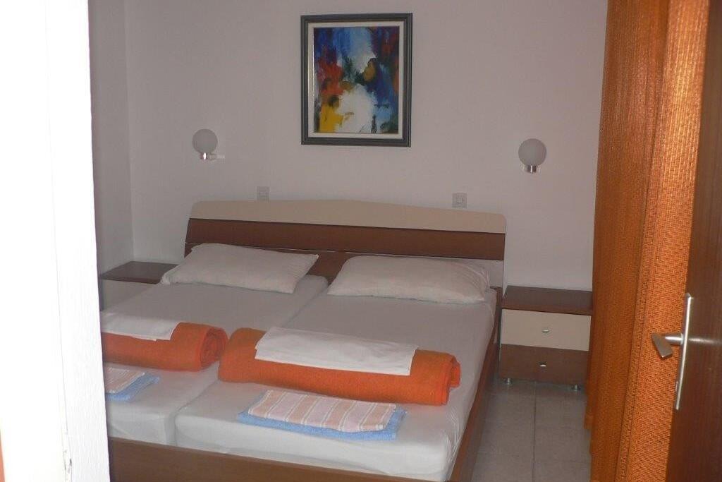 Appartamenti con parcheggio Barbat, Arbe - Rab - 24215