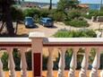Barbat, Rab, Parkering 24215 - Leiligheter med en rullesteinstrand.