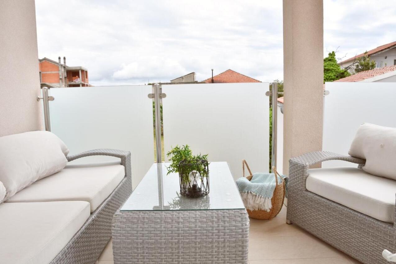 Ferienwohnungen mit Parkplatz Tribunj, Vodice - 24222