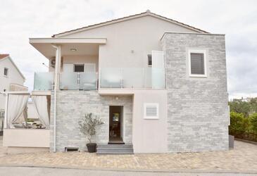 Tribunj, Vodice, Объект 24222 - Апартаменты с галечным пляжем.