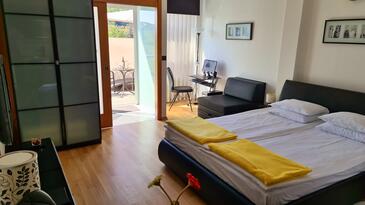 Krapinske Toplice, Camera di soggiorno nell'alloggi del tipo studio-apartment, condizionatore disponibile e WiFi.