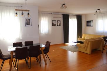 Trogir, Camera di soggiorno nell'alloggi del tipo apartment, condizionatore disponibile e WiFi.