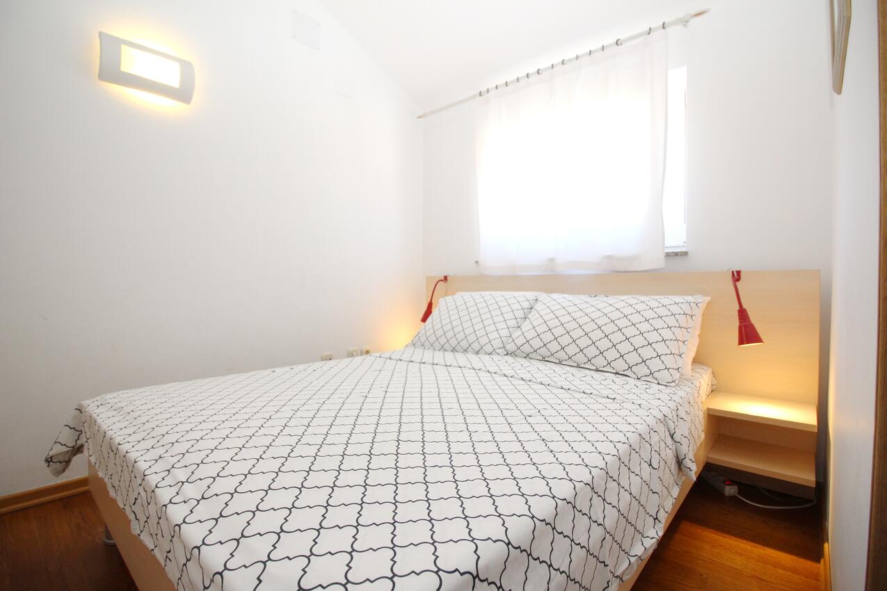 Ferienwohnungen mit Parkplatz Baska, Krk - 24227