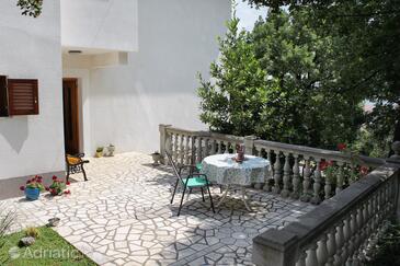 Apartments with parking space Novi Vinodolski - 2423
