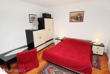 Leiligheter med parkering Novi Vinodolski - 2423