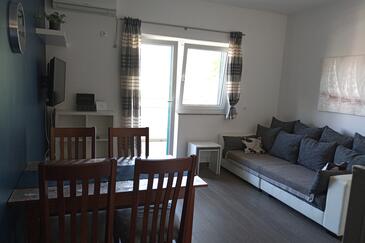 Ribarica, Wohnzimmer in folgender Unterkunftsart apartment, Klimaanlage vorhanden und WiFi.