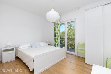 Ferienwohnungen mit Parkplatz Zrnovnica, Split - 24236