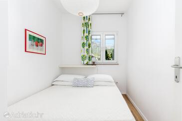 Ferienwohnungen mit Parkplatz Zrnovnica, Split - 24236