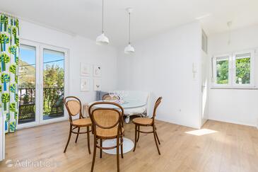 Appartements avec parking Zrnovnica, Split - 24236