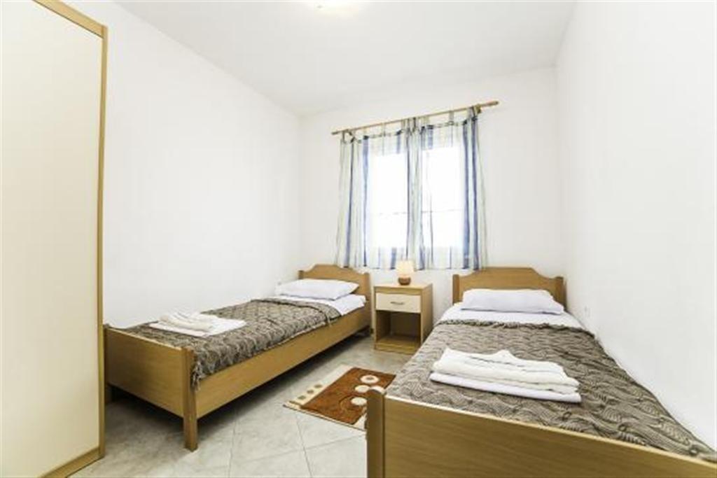 Appartements avec piscine pour les familles avec enfants Povlja, Brac - 24248