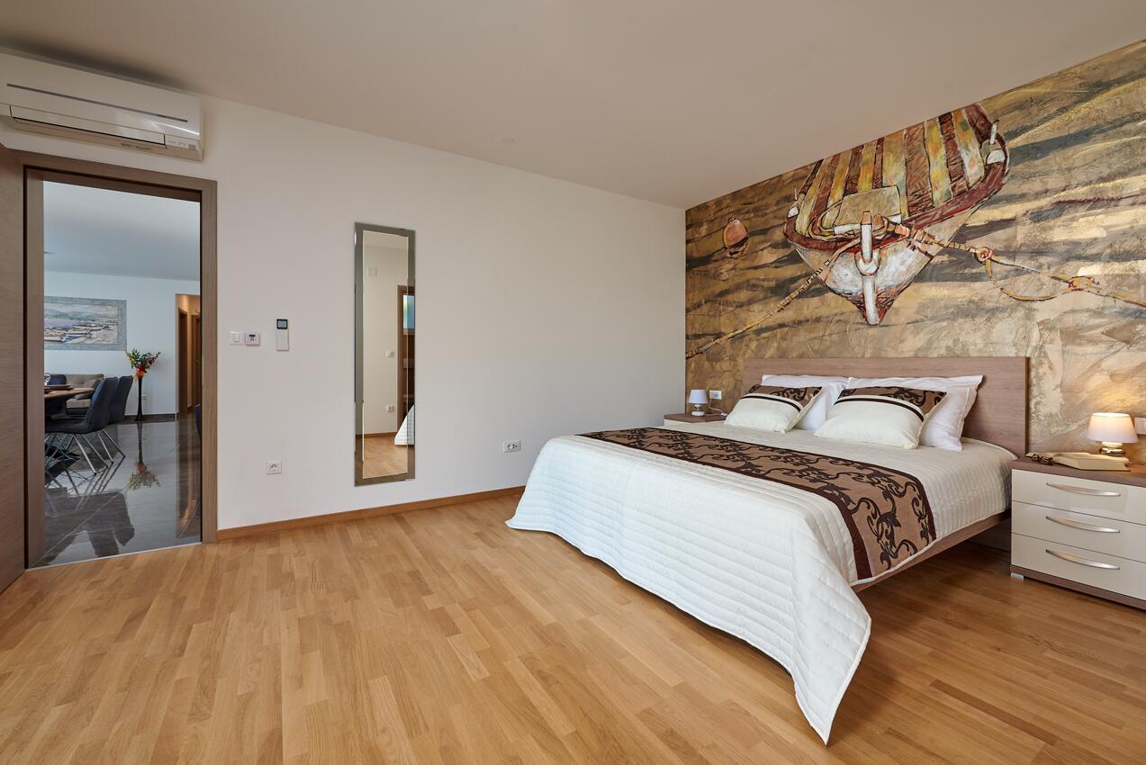 Ferienwohnungen am Meer mit Pool Arbanija, Ciovo - 24254