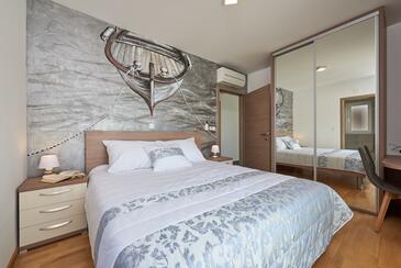 Ferienwohnungen am Meer mit Pool Arbanija, Ciovo - 24254