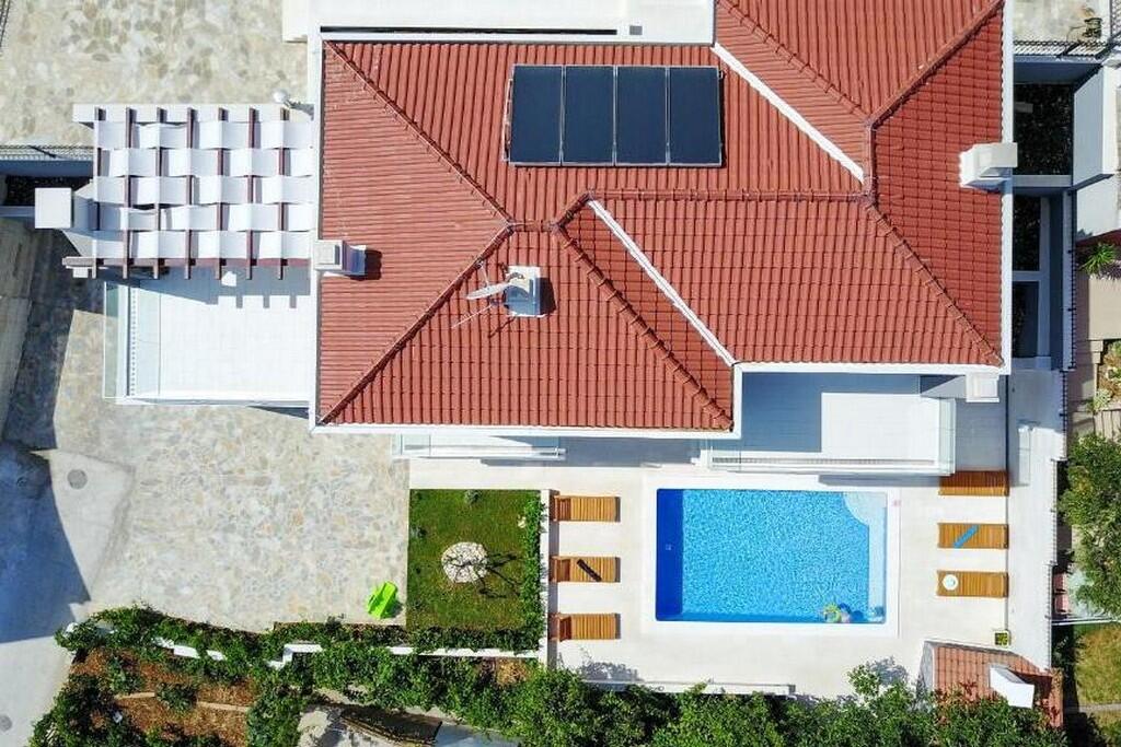 Апартаменти біля моря з басейном Албанія - Arbanija, Чіово - Čiovo - 24254