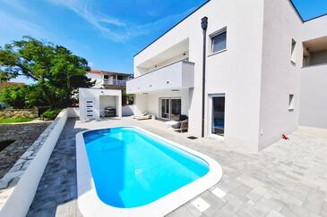 Povljana, Pag, Alloggio 24256 - Casa vacanze con la spiaggia ghiaiosa.