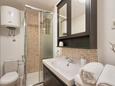 Rovinj, Bathroom in the studio-apartment, (pet friendly) and WiFi.