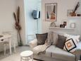 Rovinj, Living room in the studio-apartment, air condition available, (pet friendly) and WiFi.