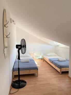 Apartmanok családok részére medencével Sveti Petar, Biograd - 24260