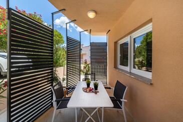 Lejligheder med pool egnet til familier med børn Sveti Petar, Biograd - 24260