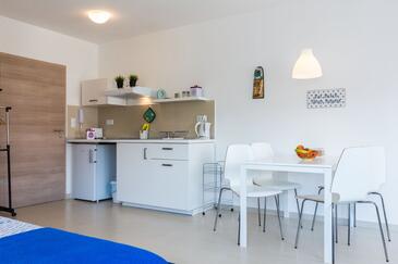 Apartmaji z bazenom za družine z otroci Sveti Petar, Biograd - 24260