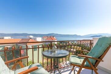 Apartments by the sea Slatine, Čiovo - 24266